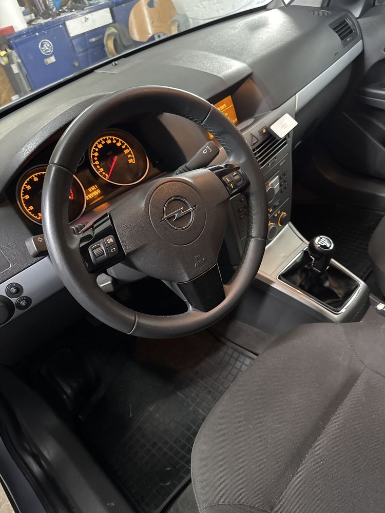 Opel astra 1.4 benz klima central alusy 5drzwi