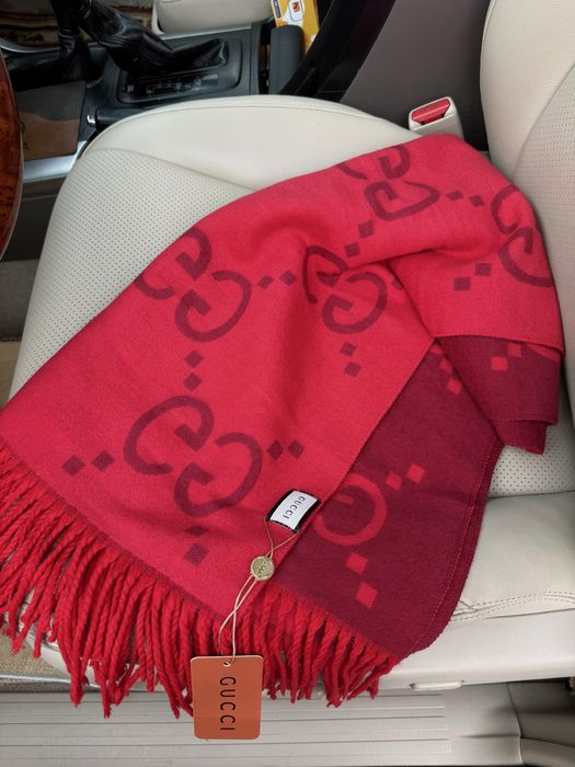 Шарф Gucci червоного кольору