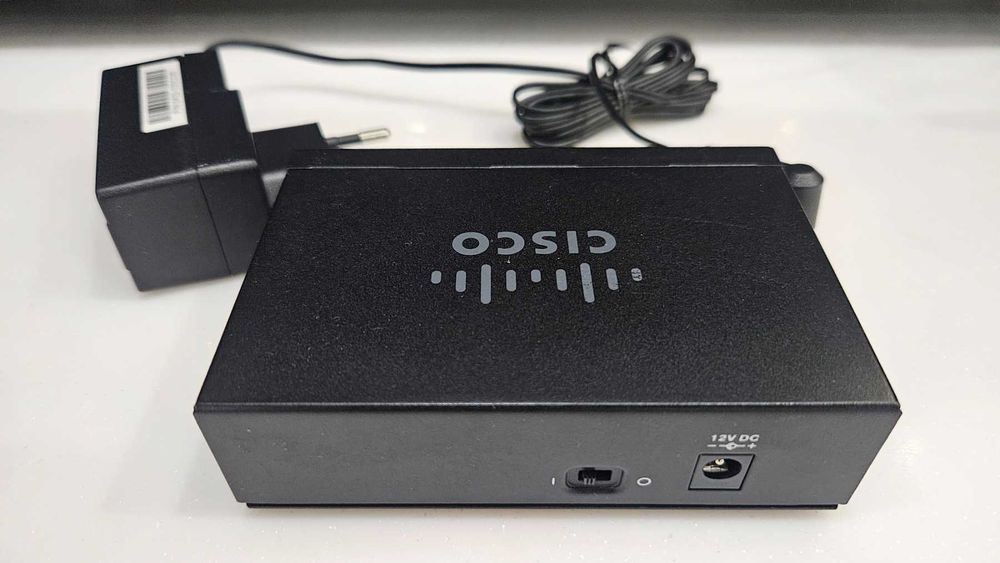 Комутатор локальної мережі (switch) Cisco SF110D-05 (100 Мегабіт)