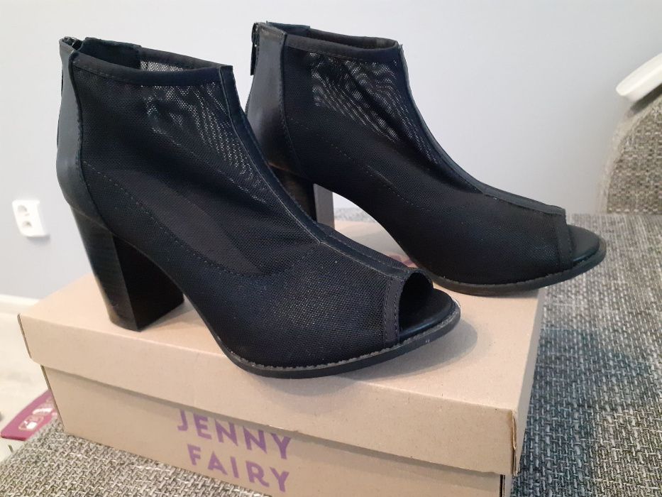 Czarne buty na obcasie, siateczka - Jenny Fair