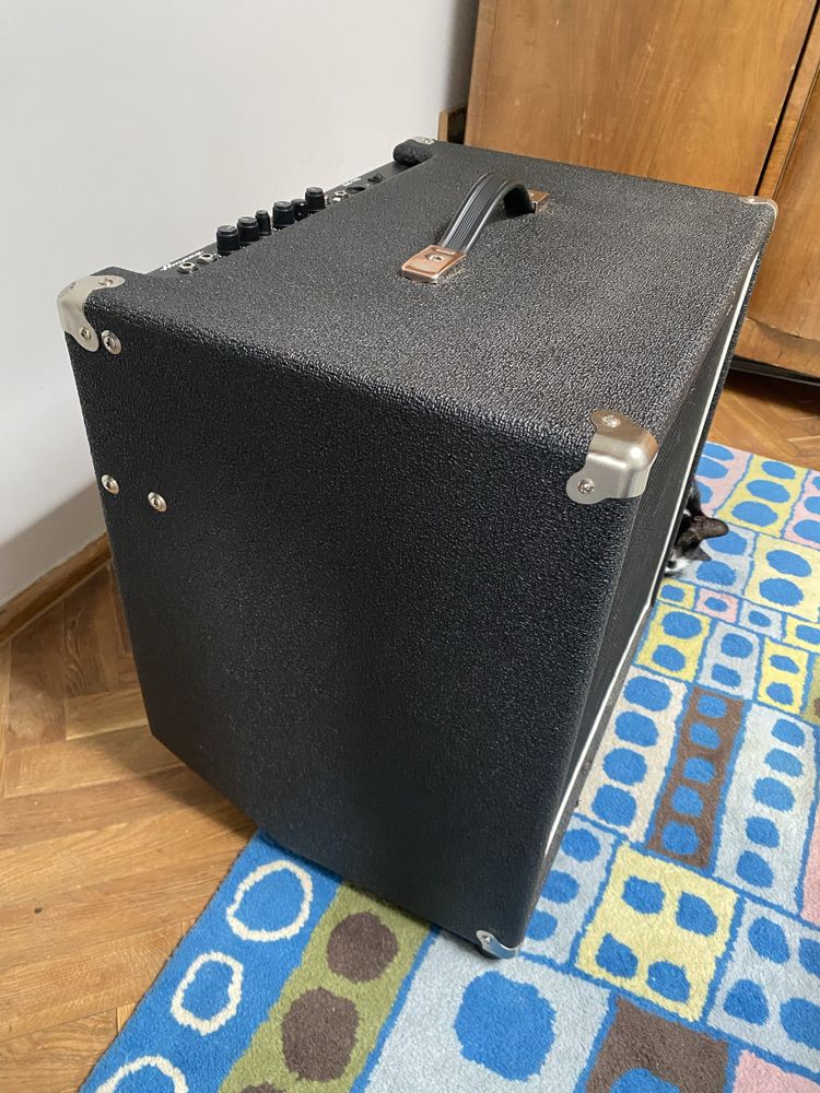 Wzmacniacz basowy Ampeg BA115 combo