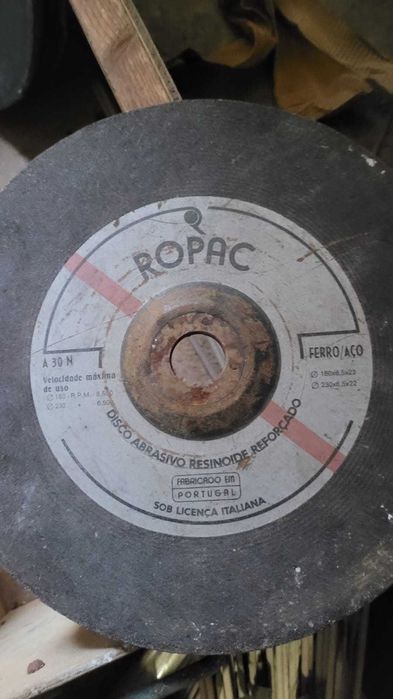 Vendo 30 discos de rebarbadora e 300 elétrodos