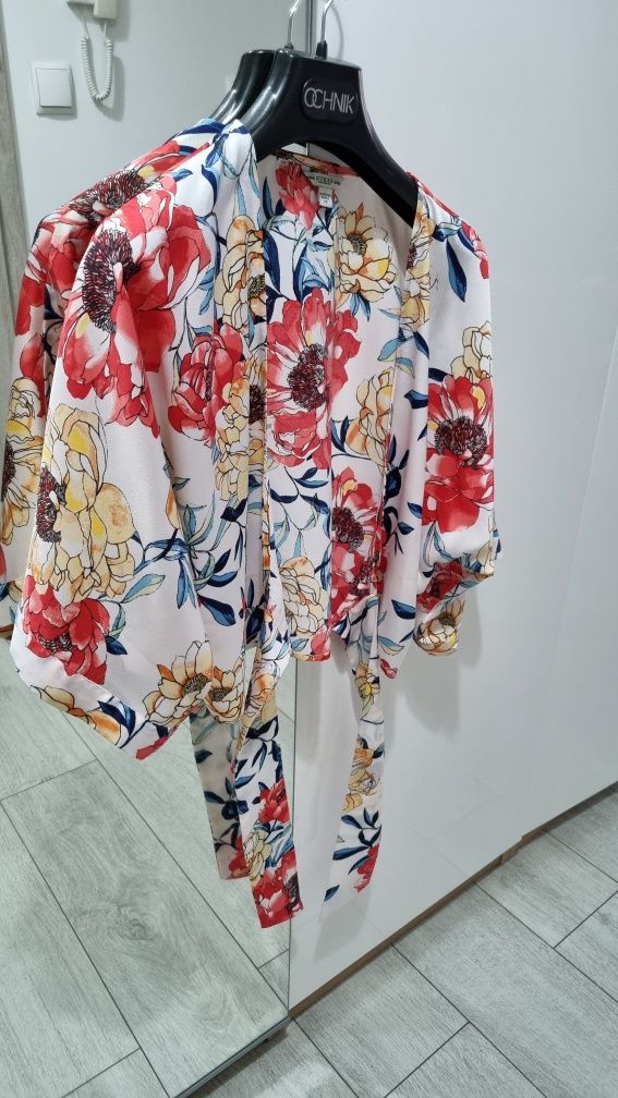 Bluzka w kwiaty Guess r. XS