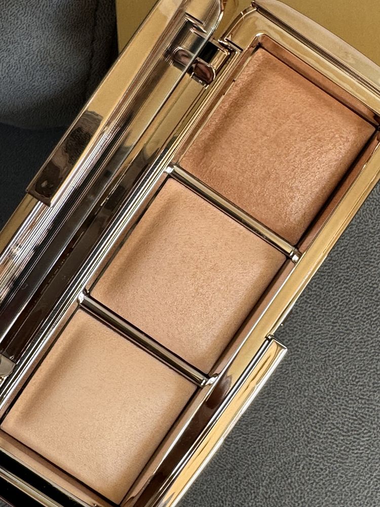 Палетка сяючих пудр hourglass ambient lighting palette volume II