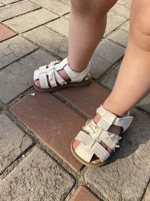 Дитячі сандалі для дівчинки