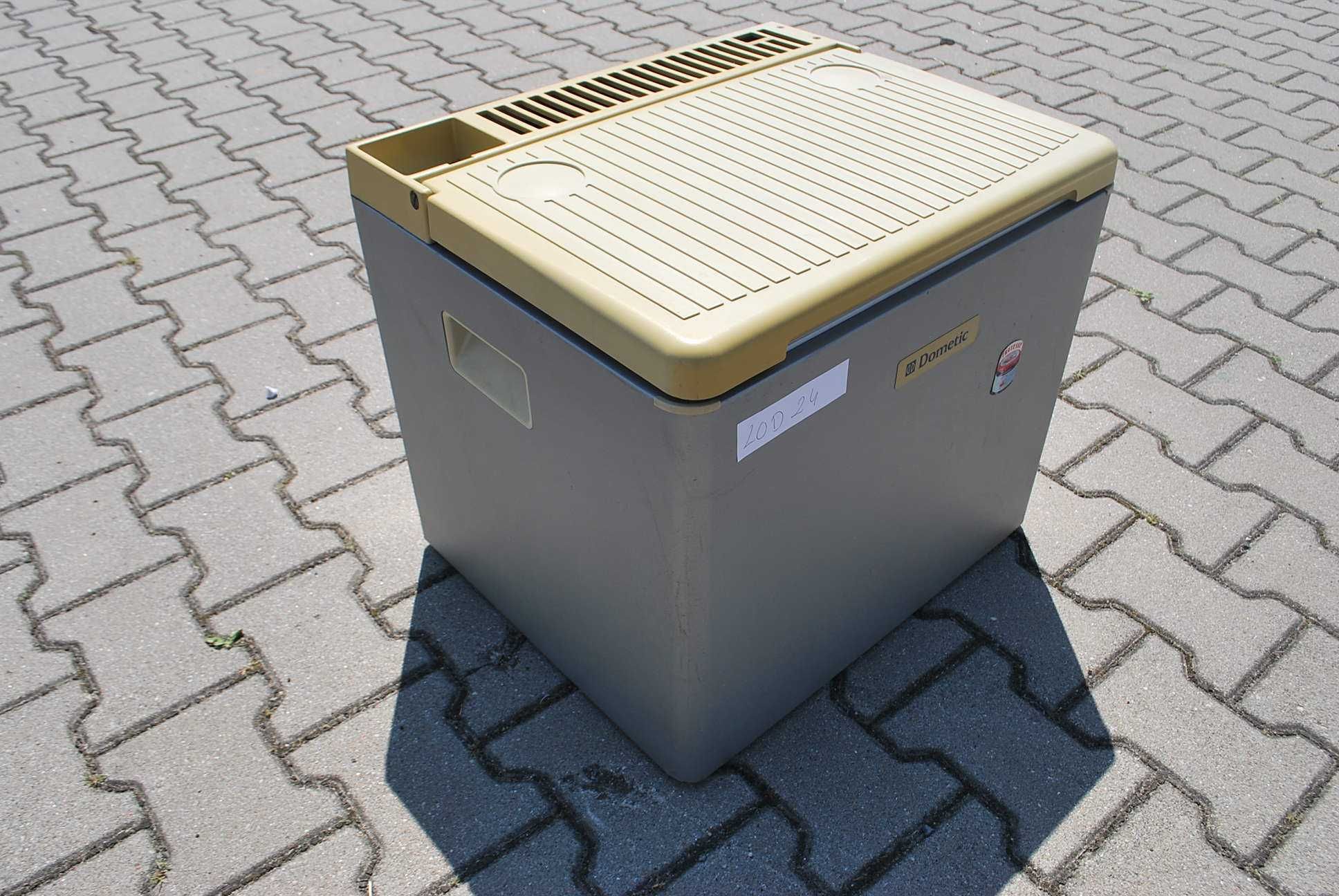 Lodówka DOMETIC RC1600EE 24V, 220V, do kempingu/kampera