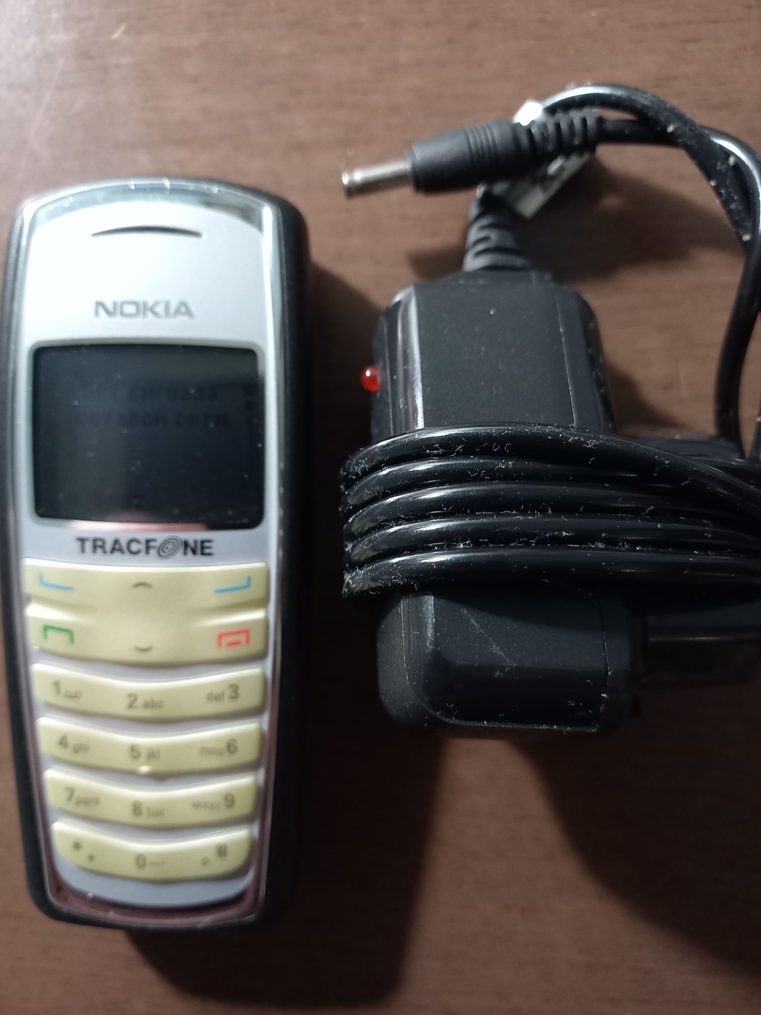 Телефон NOKIA  TRACFONE в комплекті