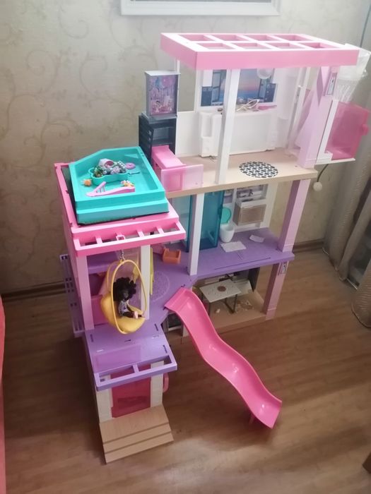 Продам Барби высота 110см ширина 60 длина 100см.