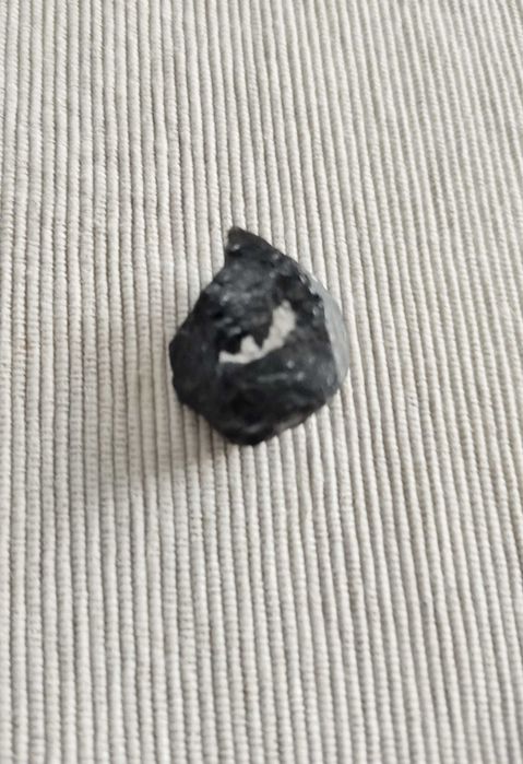 Turmalin czarny bryłka