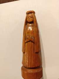 Stara, drewniana  rzeźba - kobieta
