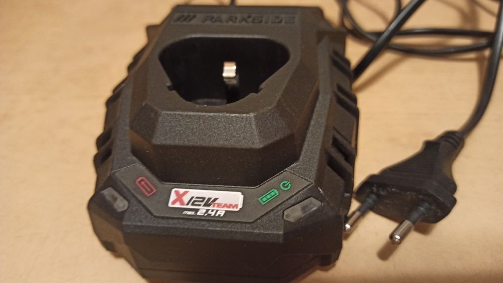 Ładowarka Parkside 12v 2,4 A