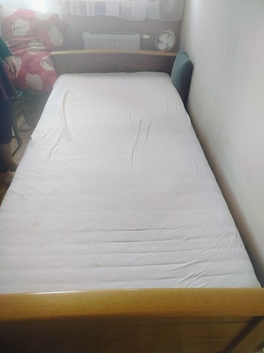 Sprzedam łóżko rehabilitacyjne z pilotem+ materac,stan używany ale