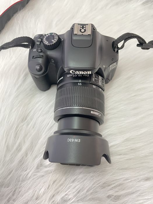 Canon Eos 550D com lente 18-55mm e bolsa
