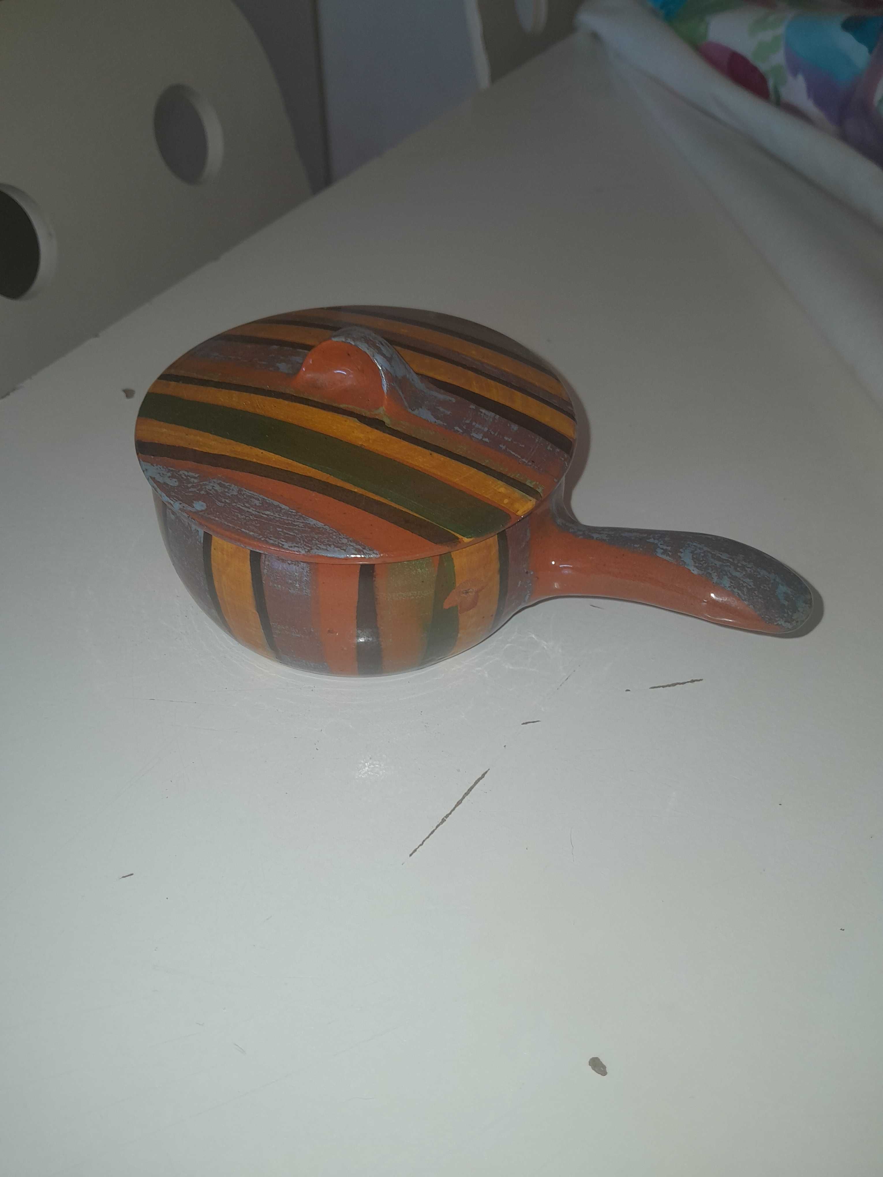 Peça de barro feito a mão mini