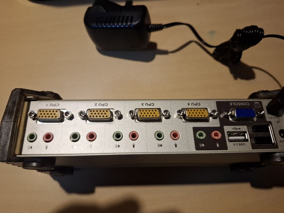 4 portowy przełącznik komputerowy kvm Aten