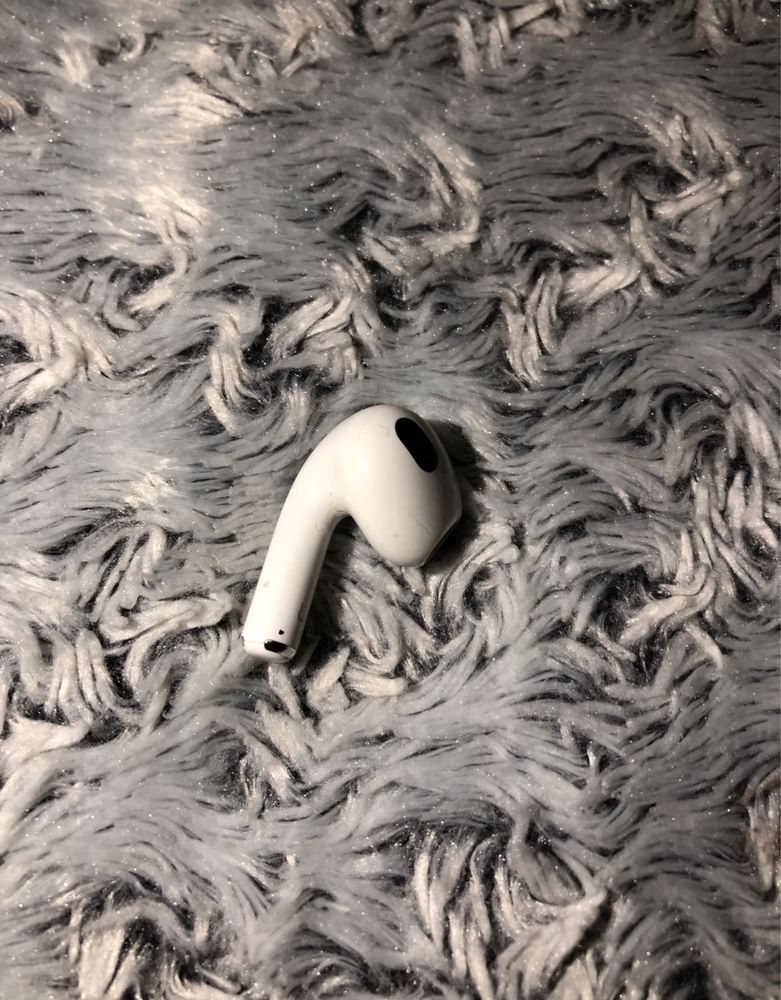 Продам навушник airpods left лівий повністью робочий