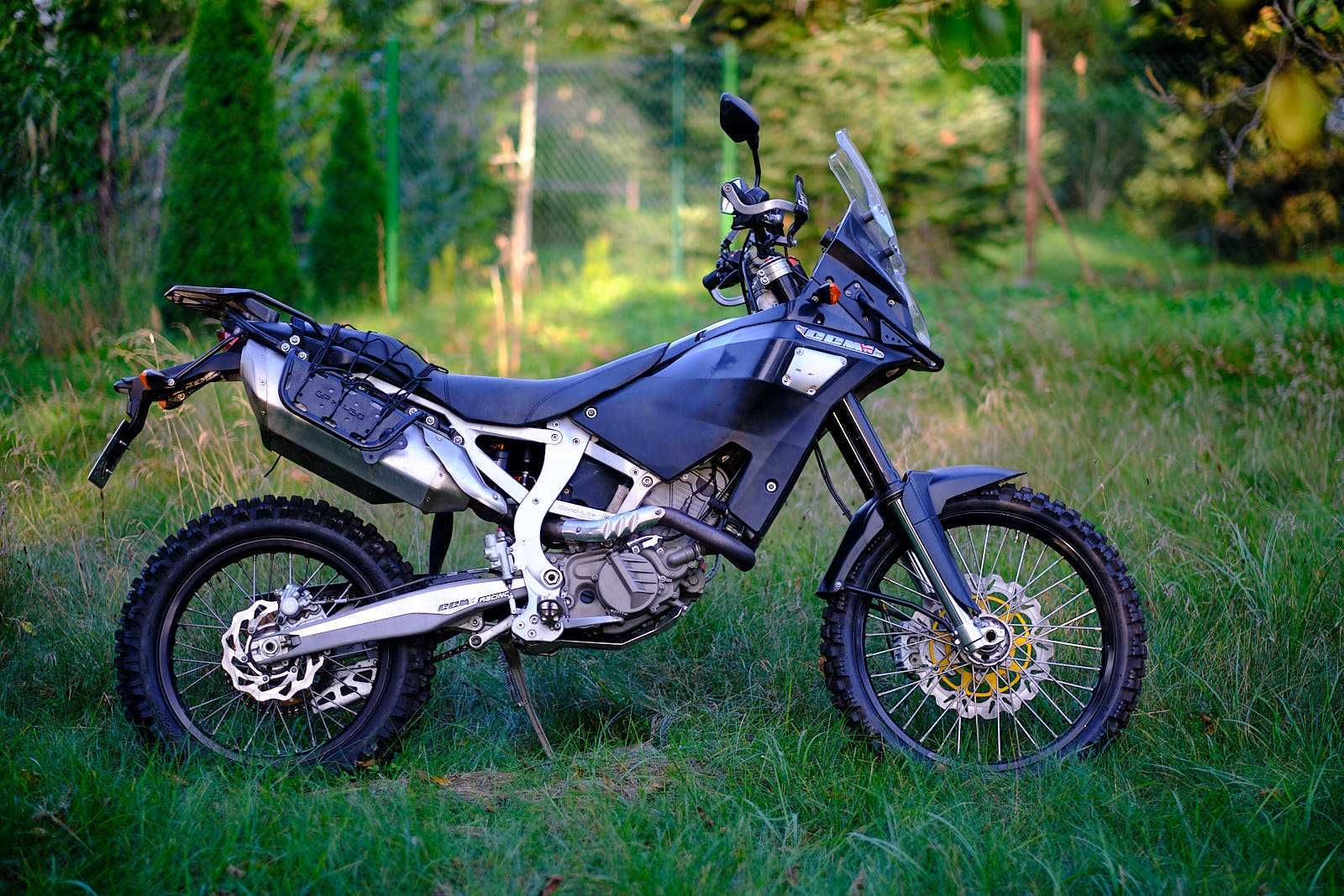 CCM GP450 Adventure - lekkie turystyczne enduro, silnik BMW G450X