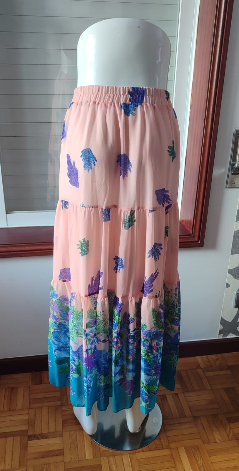 Saía Menglu, azul, rosa e castanho - Nova

- Tamanho único 

Os portes