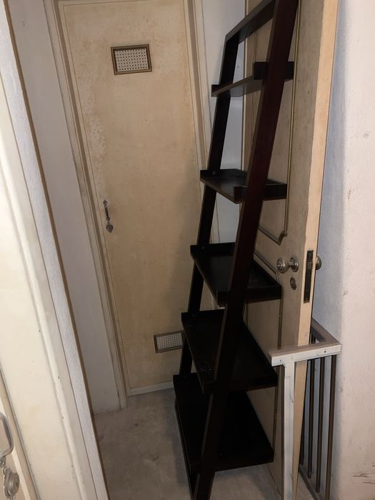 Estante em forma de escada