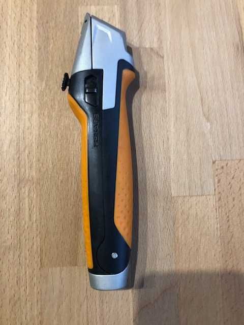 Ніж для гіпсокартону Fiskars Pro CarbonMax