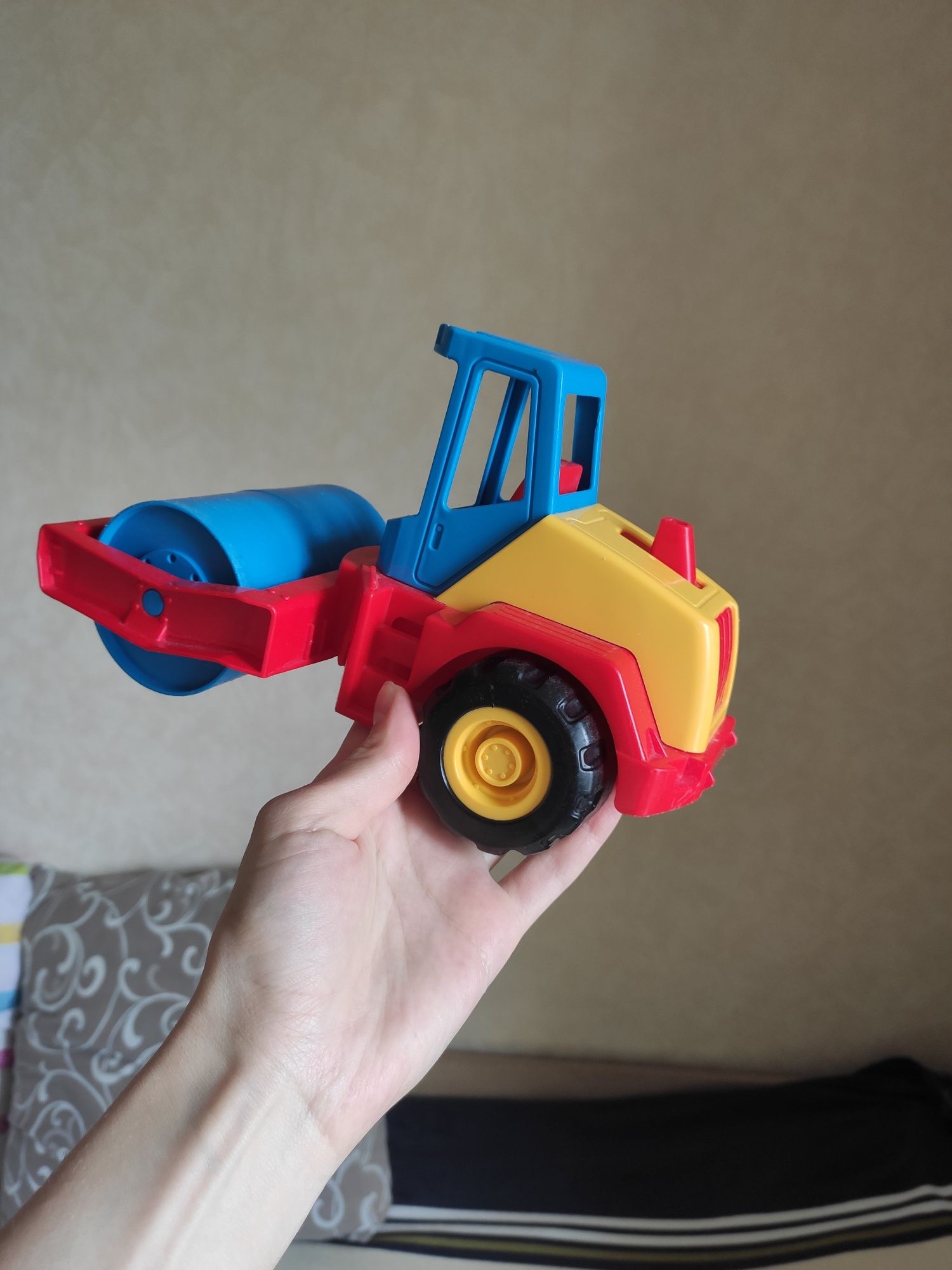 Детский спортивный костюм 80 + игрушка трактор