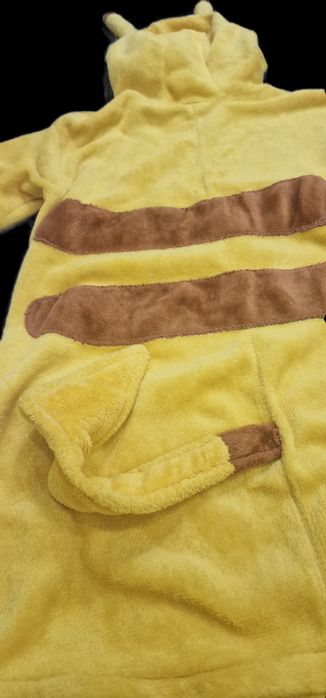 Pluszowy kombinezon Pikachu, pizama