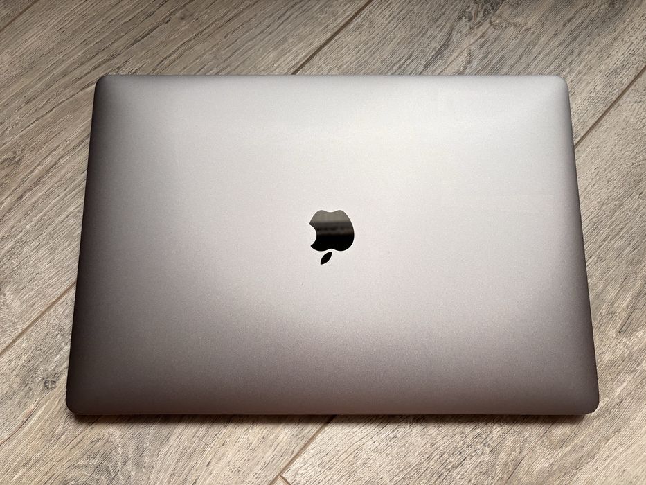 MacBook Pro 15'' 2018 A1990 (i7/16/512)