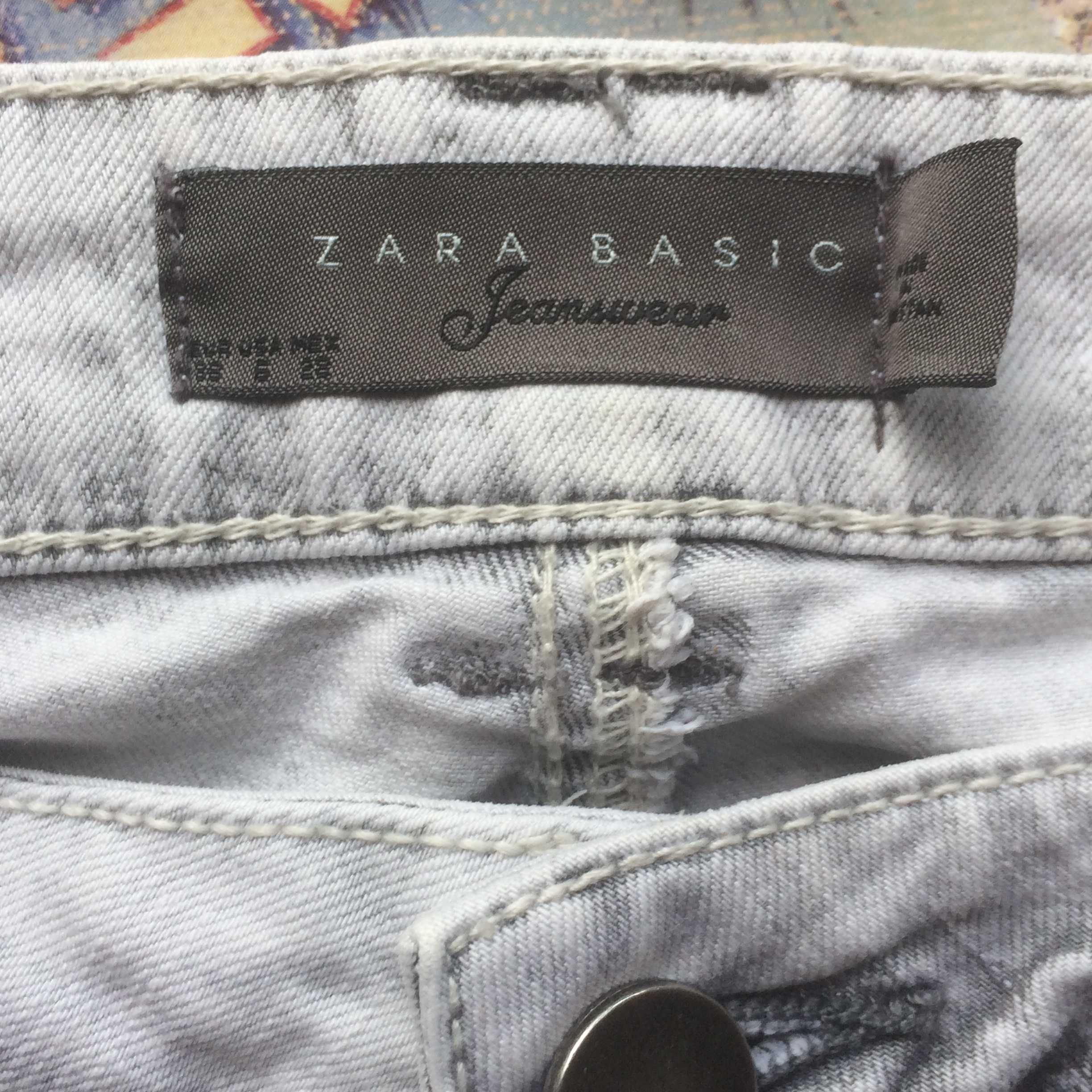 Джинсы ZARA светлые новые