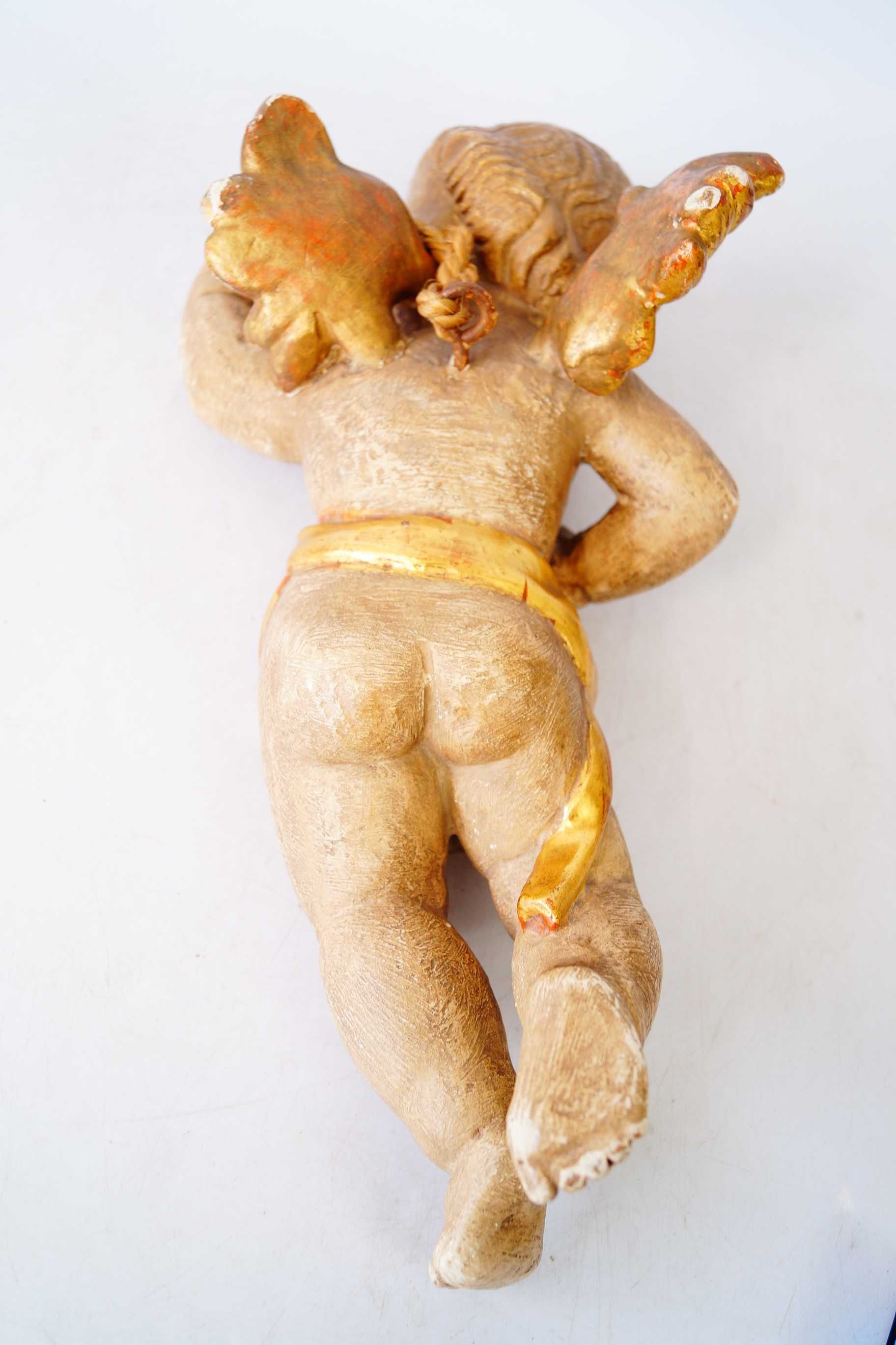 Duża figura rzeźba drewniana polichromia putto grający