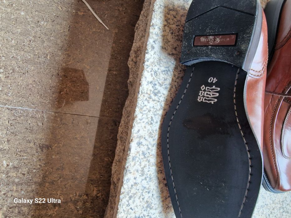 Sapatos de homem de pele genuína muito bons