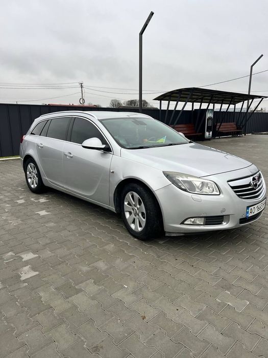 Опель інсігнія 2010. Р.