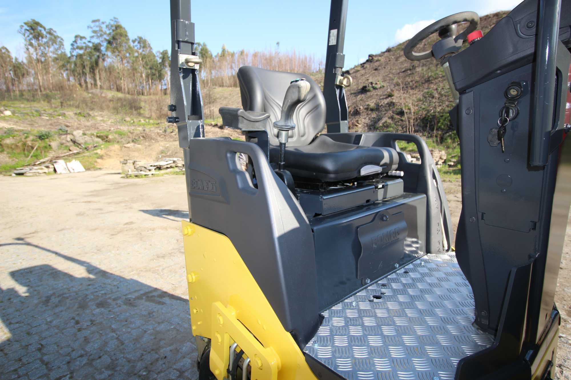 Cilindro Bomag 100 AD W 5  novo para terra e asfalto 2.5 toneladas