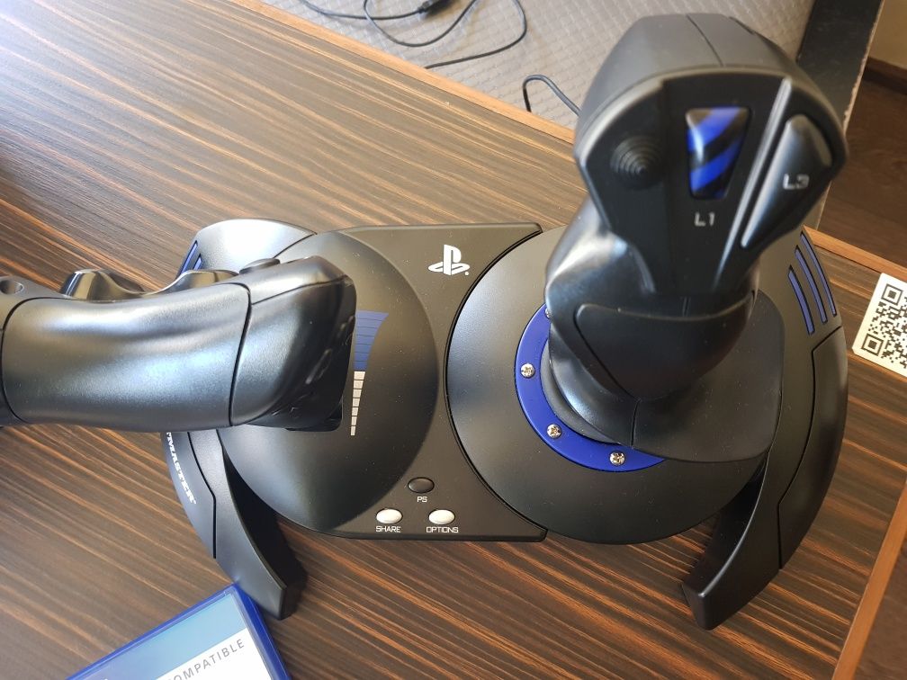 Joystick ThrustMaster t.Flight Hotas 4 ps + 2 jogos psvr