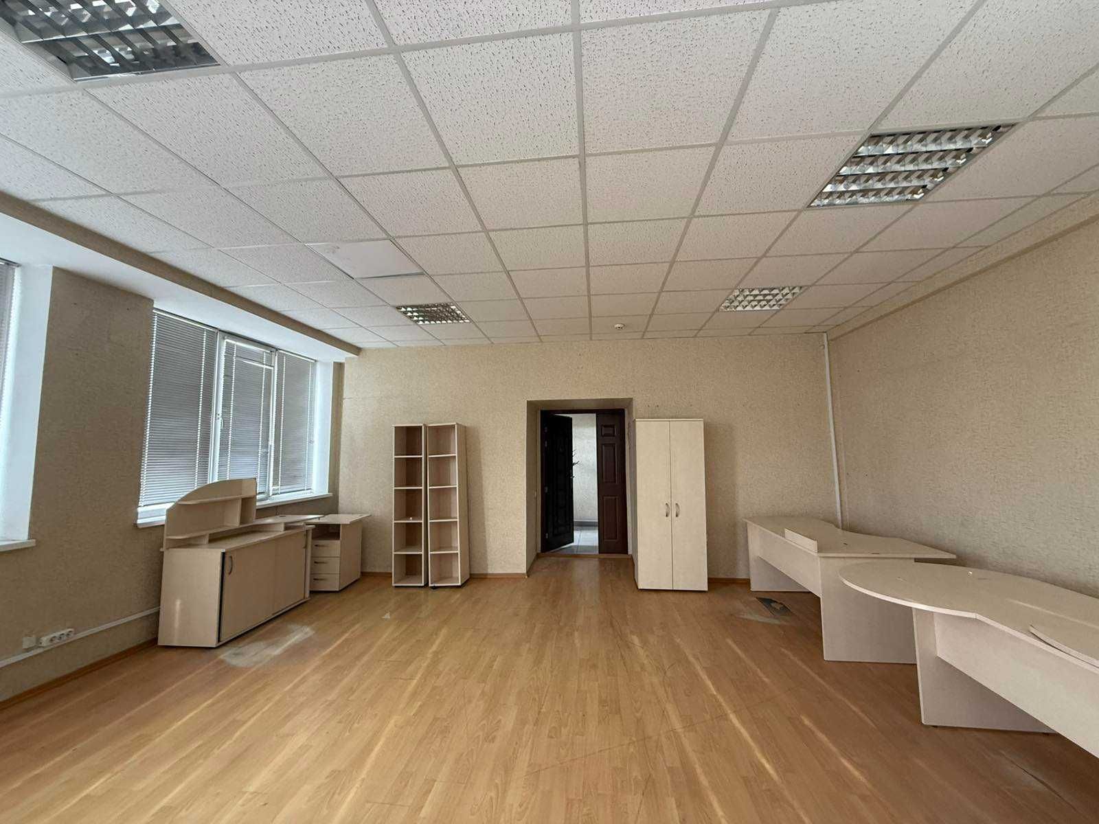 Здам офіс з меблями 35м2,опенспейс,вул. Сверстюка, метро Лівобережна