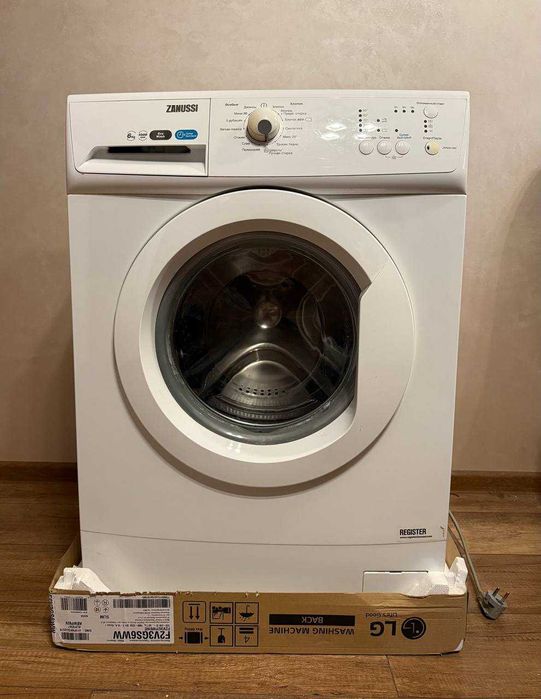 Пральна машина Zanussi ZWSG6100V на запчастини або під відновлення