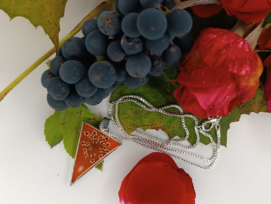 Прикраси, кулони, підвіски, комплекти із цвітом трав в епоксидні смолі