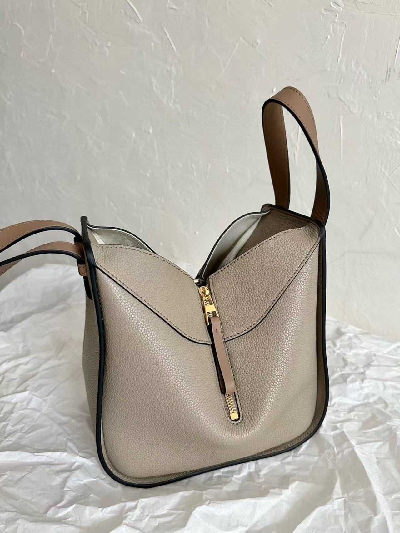 Bolsa LOEWE Hammock Pequena Nova em Folha