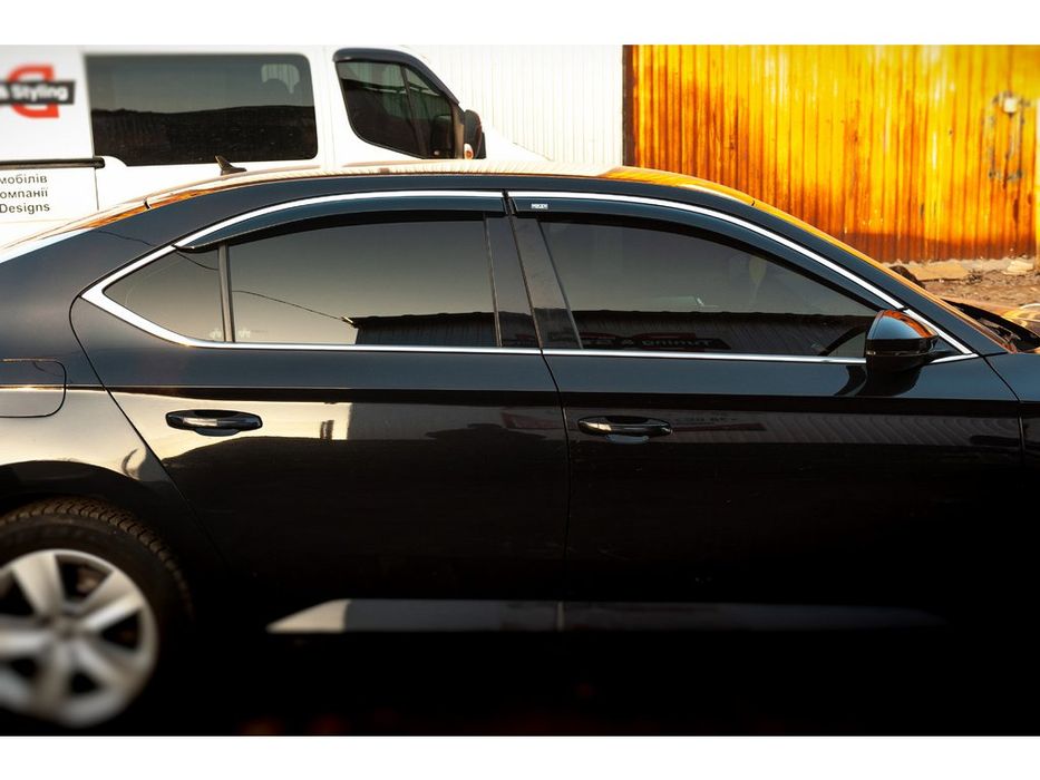 Skoda Superb 2016+ Вітровики з хромом Niken (Sedan)