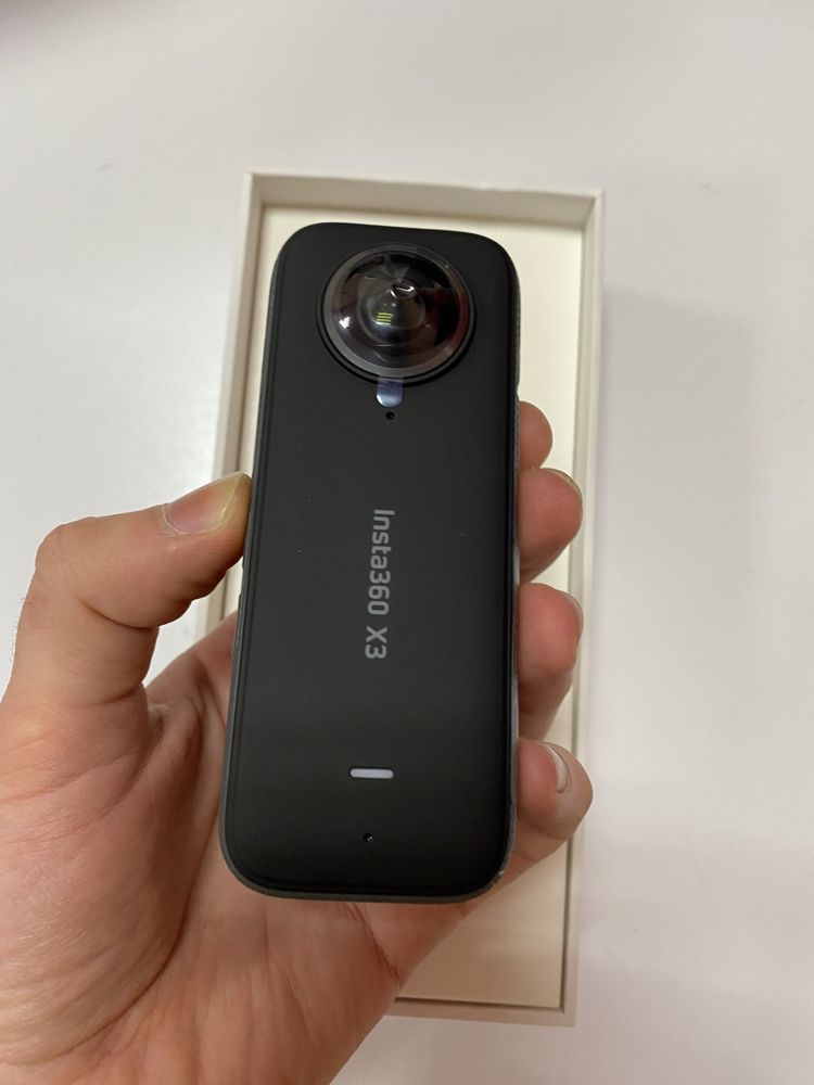 Камера Insta360 x3 открыта коробка