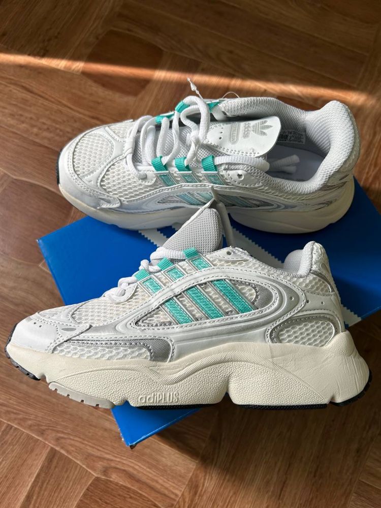 Кросівки Adidas Ozmillen