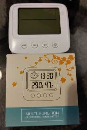 Термометр гигрометр новый с подсветкой,  будильником, часами.