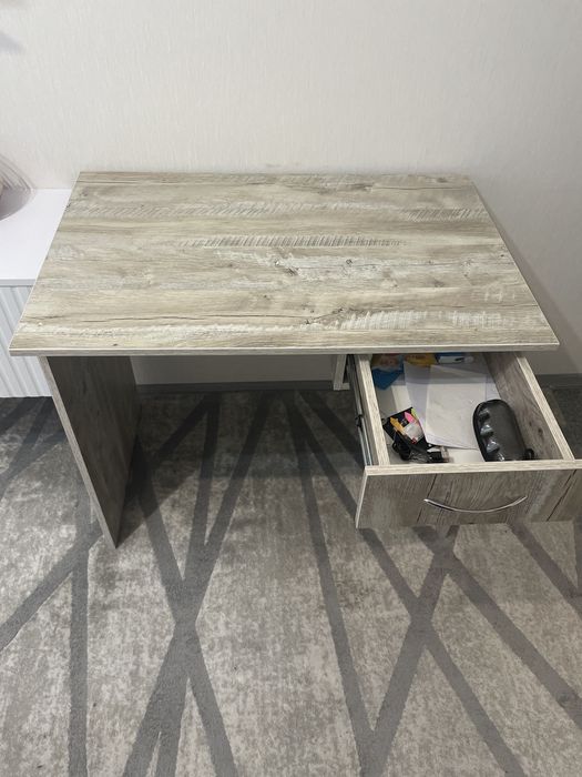 Продам дитячий письмовий стіл