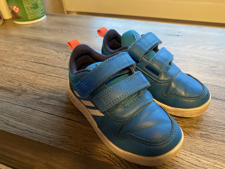 Buty Adidas r. 24