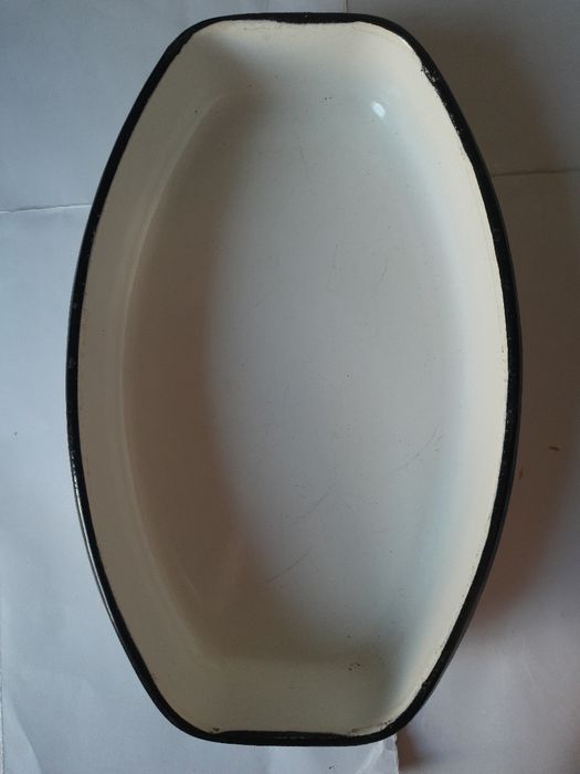 Продаю качественное  СССР блюдо эмалированное.