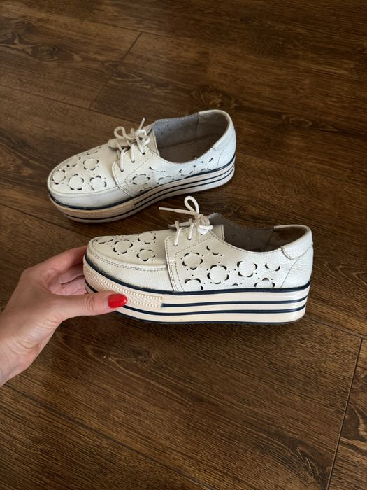 Стильные белые кроссовки с перфорированной кожей туфли кеды размер 36