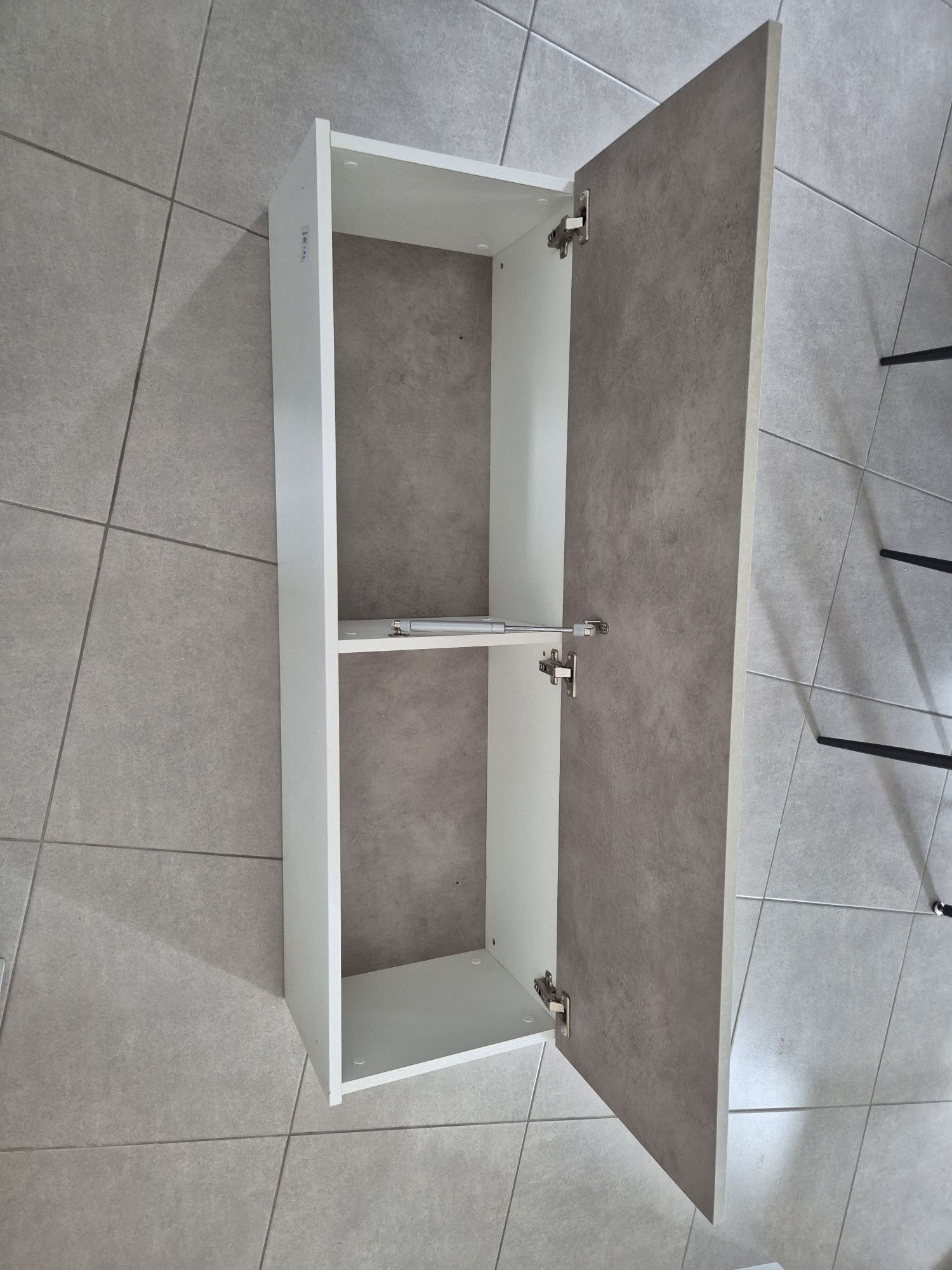 Móvel de sala com 3 módulos e moldura