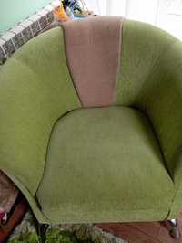 Zielone fotele w stanie idealnym