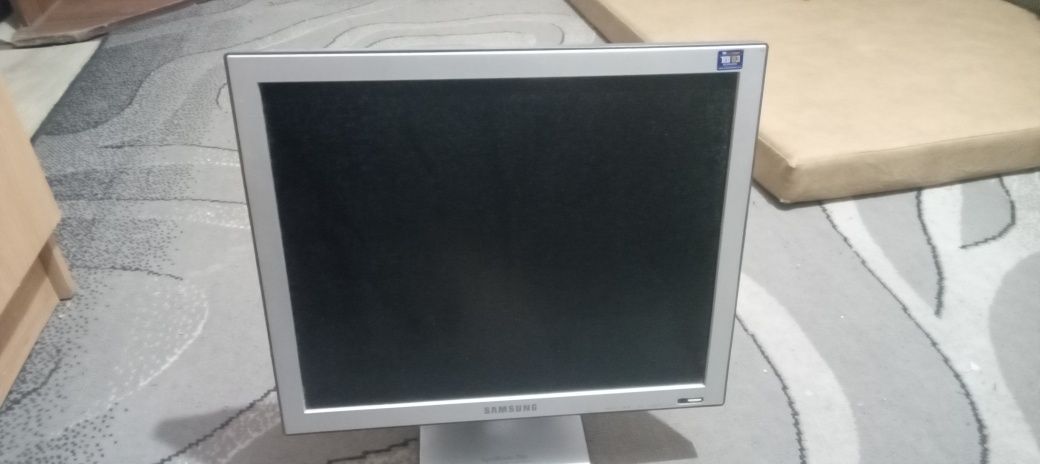 Монитор Samsung 750B S