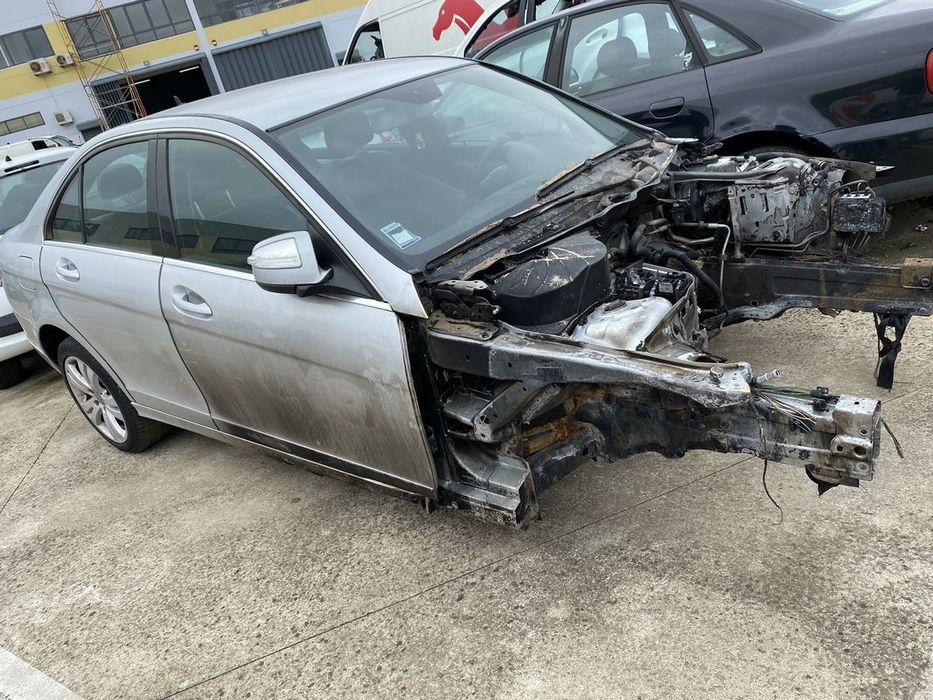 Mercedes Class C w204 4 portas para peças