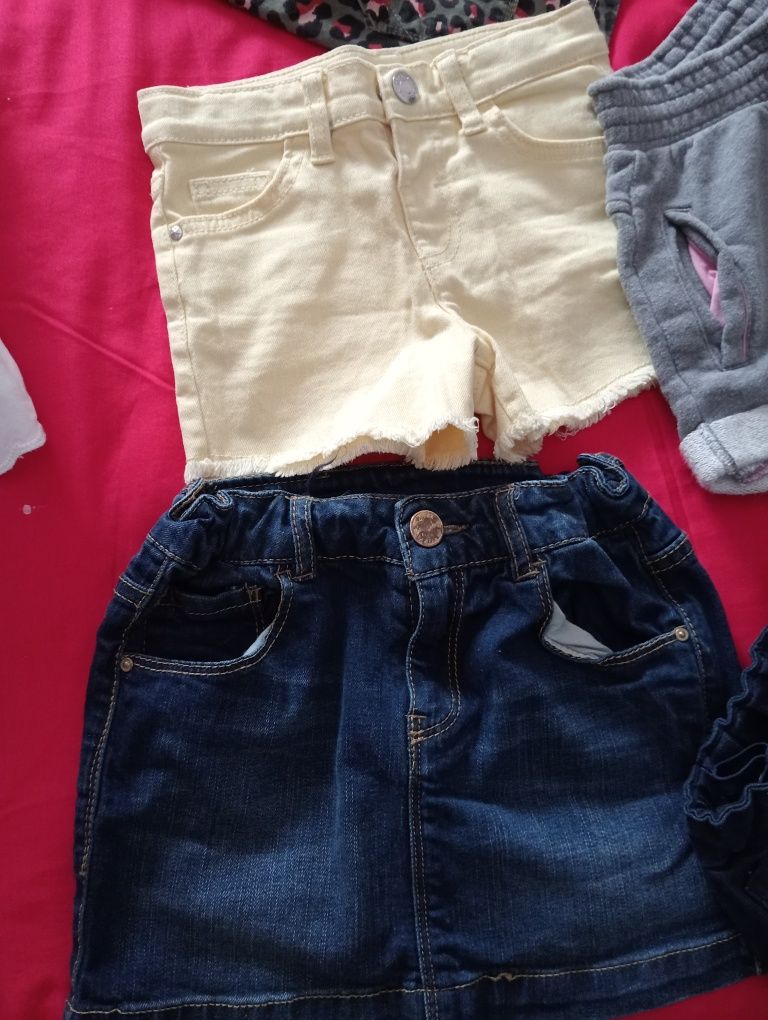 Roupas para menina de 4/5anos impecáveis.